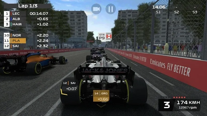 Example of real-time competition in F1 Mobile Racing.