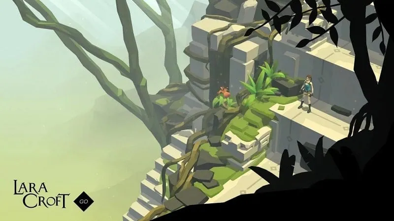 Lara Croft explorando terreno peligroso en Lara Croft GO.