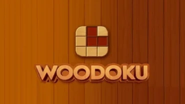 Woodoku gameplay screenshot showing the block placement grid and various shaped wooden blocks.